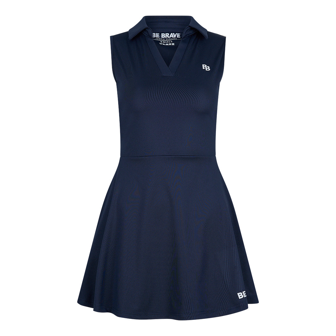 Blauwe tennisjurk met zakken en los short in het wit.