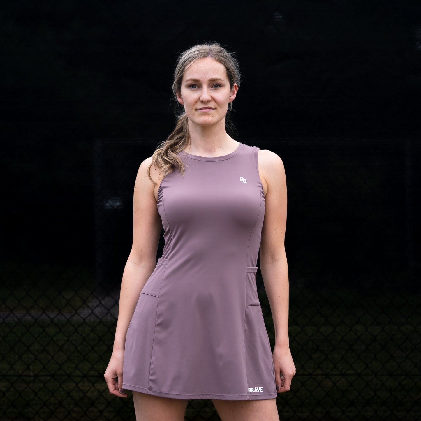 Roze tennisjurk met zakken en los short in het roze.