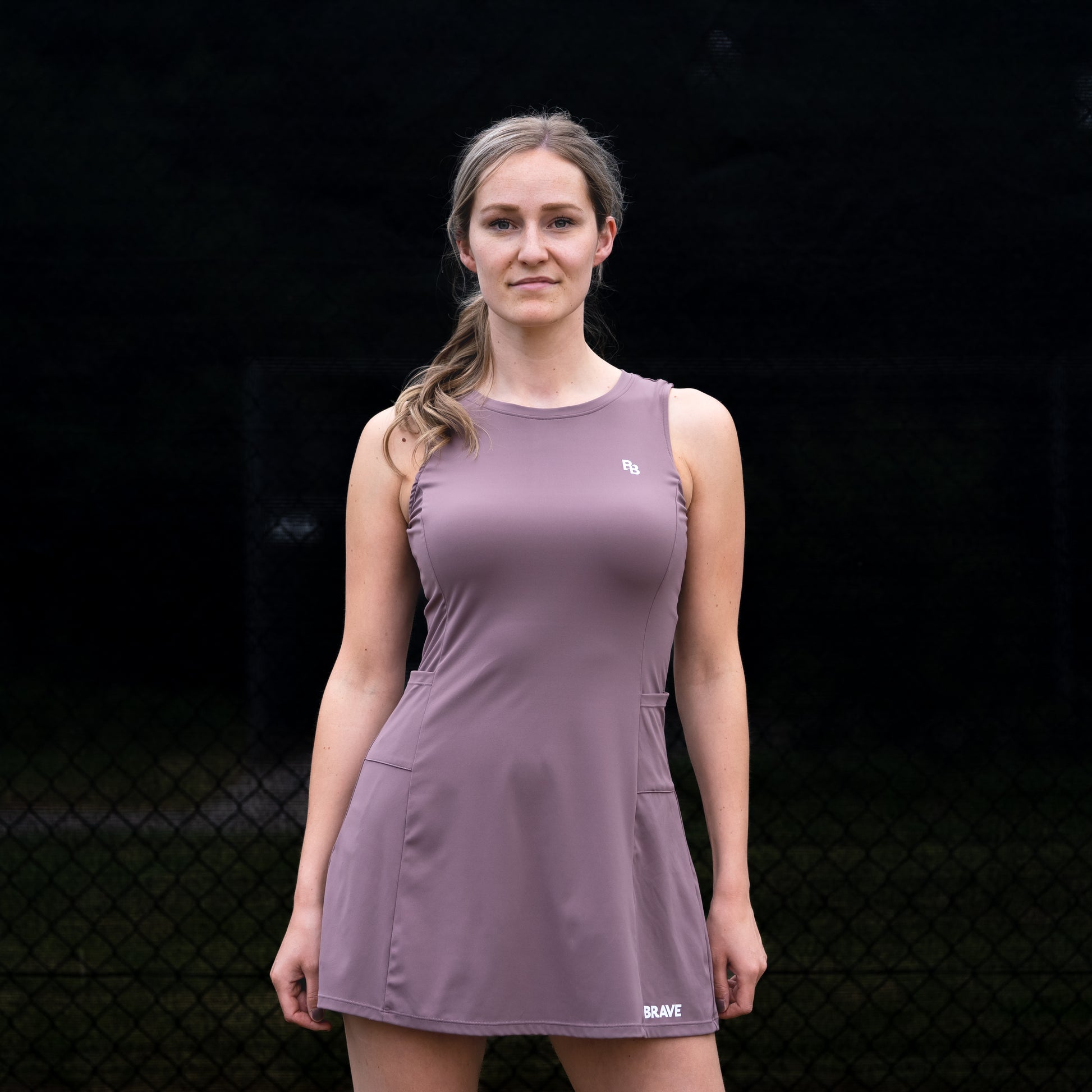 Roze tennisjurk met zakken en los short in het roze.